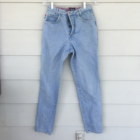 F.T. Jeans Denim - VINTAGE 90's High Waisted Light Wash Mom Jeans